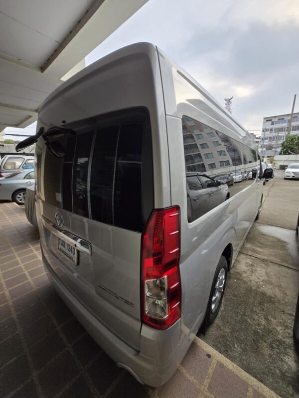 รถเช่าพร้อมคนขับ Toyota All-new 12 seats - Image 6