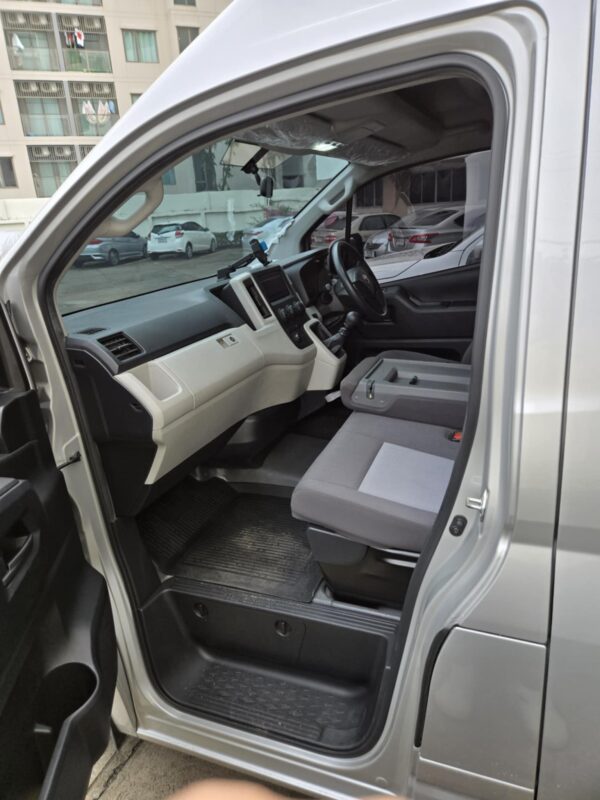 รถเช่าพร้อมคนขับ Toyota All-new 12 seats - Image 4